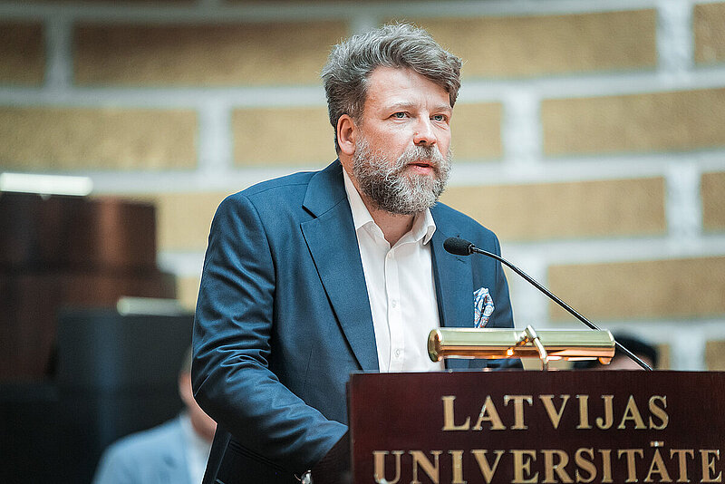Doktorantūra tuvplānā: Doktora grāds ieved zināšanu universā