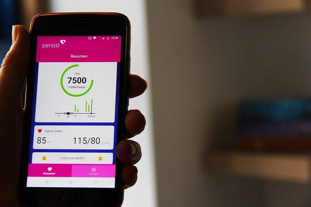 Publicitātes FOTO: Jaunizstrādātā PERSIST projekta mHealth lietotne, kas atspoguļo pacienta veselības datus, kuriem ārsts varēs sekot līdzi attālināti.