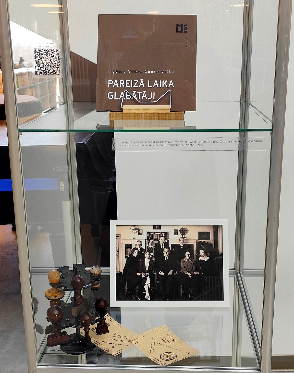 Izstāde “Pareizā laika glabātāji” Akadēmiskajā centra Zinātņu mājā. Foto: Gunta Vilka Izstāde “Pareizā laika glabātāji” Akadēmiskajā centra Zinātņu mājā. Foto: Gunta Vilka