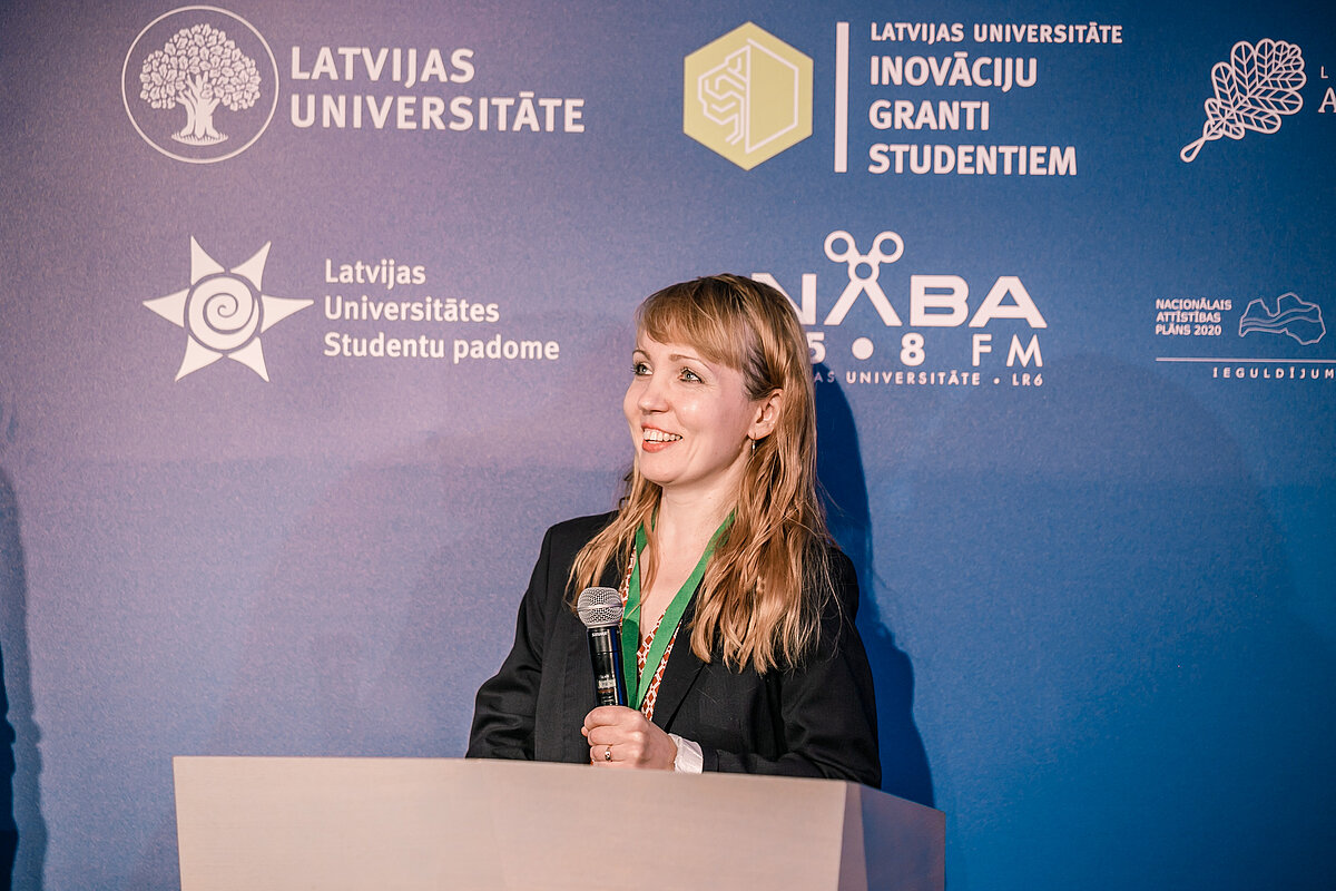 Latvijas Universitātes Bioloģijas fakultātes Mikrobioloģijas un biotehnoloģijas katedras pētniece Anete Borodušķe.
© Foto: Māris Greidāns