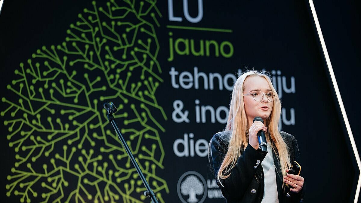 LU Medicīnas fakultātes laborante Ksenija Lūcija Bahire. © Foto: Gatis Orlickis, Baltic Pictures photo agency
