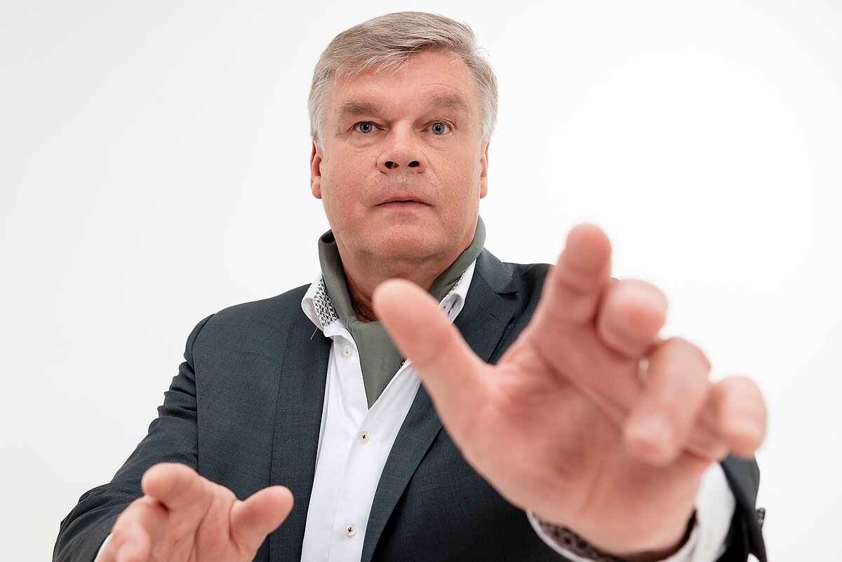 Romāns Vanags, LU sieviešu kora "Minjona" mākslinieciskais vadītājs