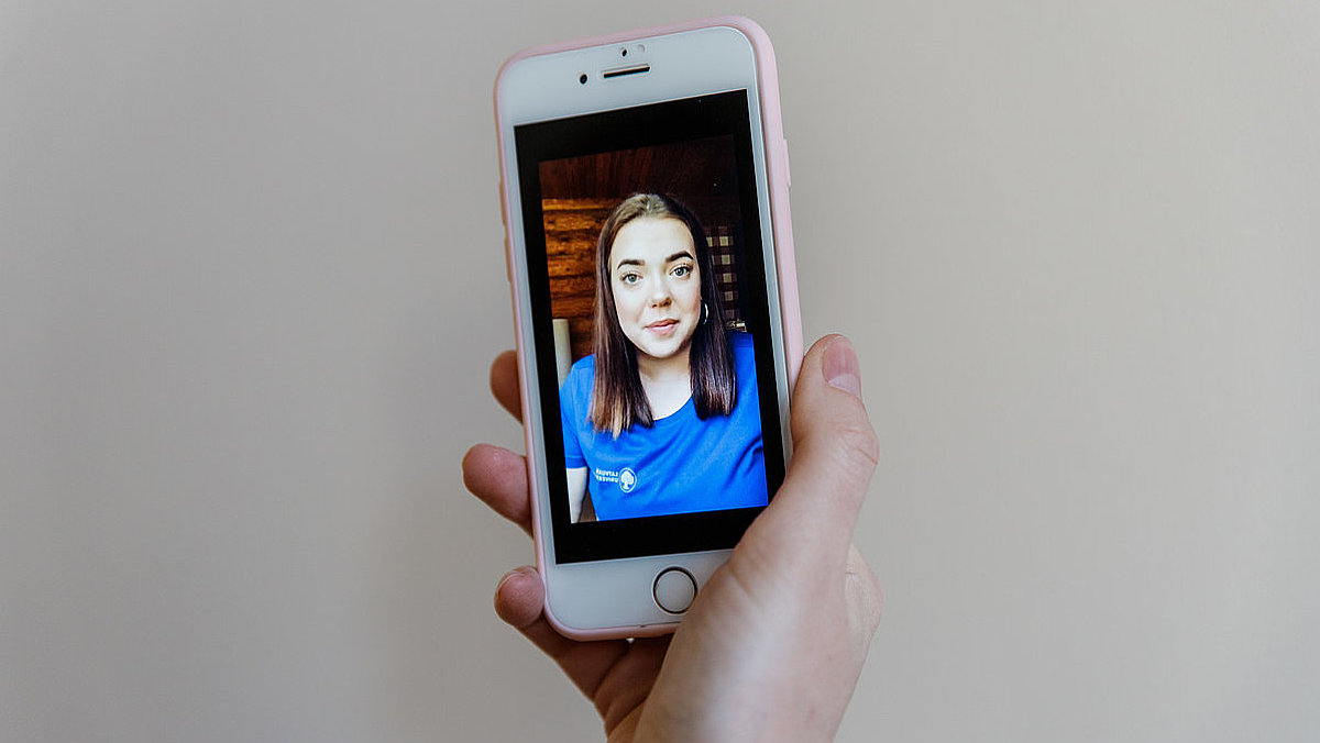 Uz jauniešu jautājumiem Instagramā atbildēs LU studenti. © Foto: Toms Grīnbergs, Latvijas Universitāte