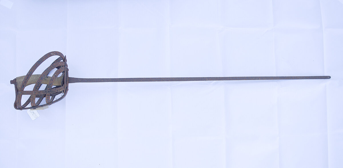 2. att. Rapieris pirms konservācijas darbu veikšanas. Foto: Gints Ajausks