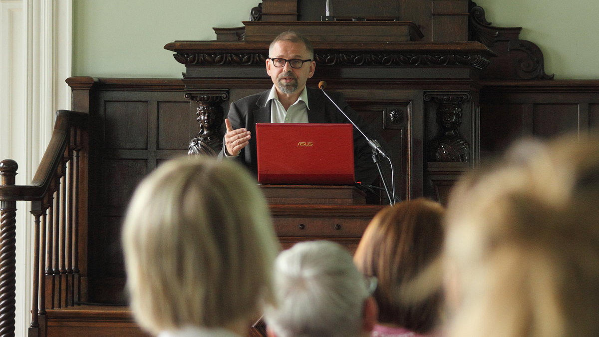 Prof. Valdis Pīrāgs. Foto: Toms Grīnbergs, Latvijas Universitāte.