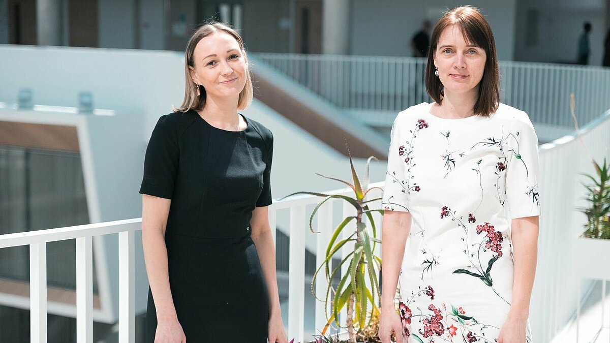 LU MF Farmakoloģijas katedras pētniece Jolanta Upīte un katedras vadītāja prof. Baiba Jansone.
© Foto: Toms Grīnbergs, LU Komunikācijas departaments