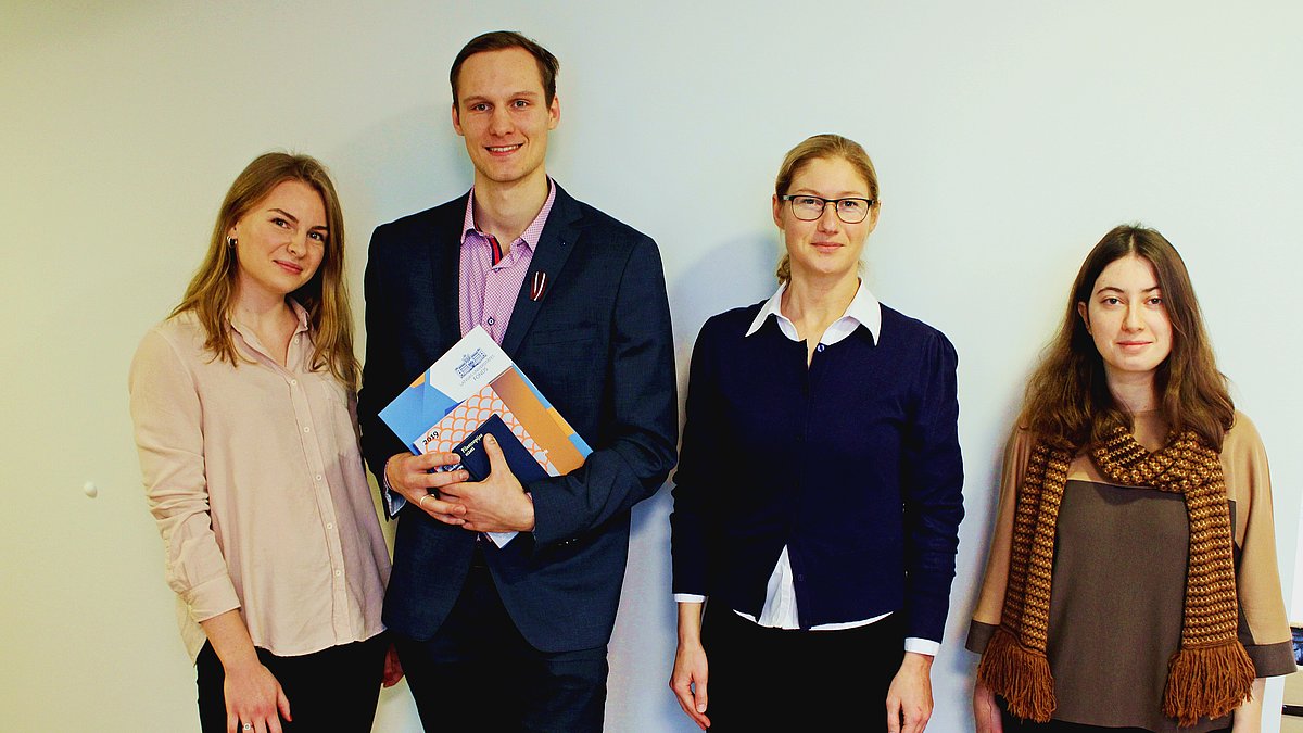 LU doktorantūras stipendijas ieguvēji 2019./2020. akad. gadā. No kreisās: Viktorija Vitkovska, Reinis Baranovskis, Laura Pučeta un Nineļa M. Vainšeļbauma. Foto: Madara Rakšte.